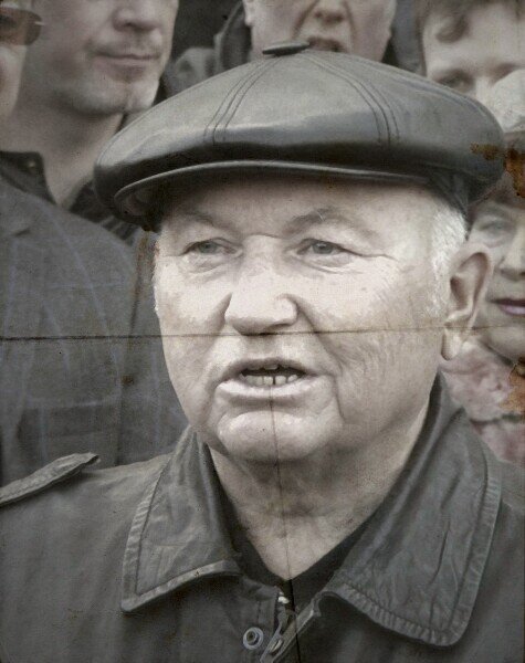 Фото с сайта https://scandaly.ru/2012/11/06/luzhkov-zhizn-posle-otstavki/
