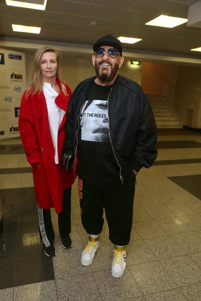 «Дело не в том, что я стесняюсь внимания прессы. Просто считаю, что некоторые вещи должны оставаться личными», — подчеркнула она.Светлана поддержала артиста после смерти супруги