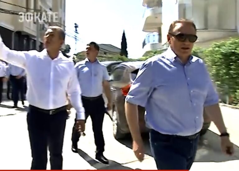 Пахомов осматривает объекты и не видит никаких нарушений