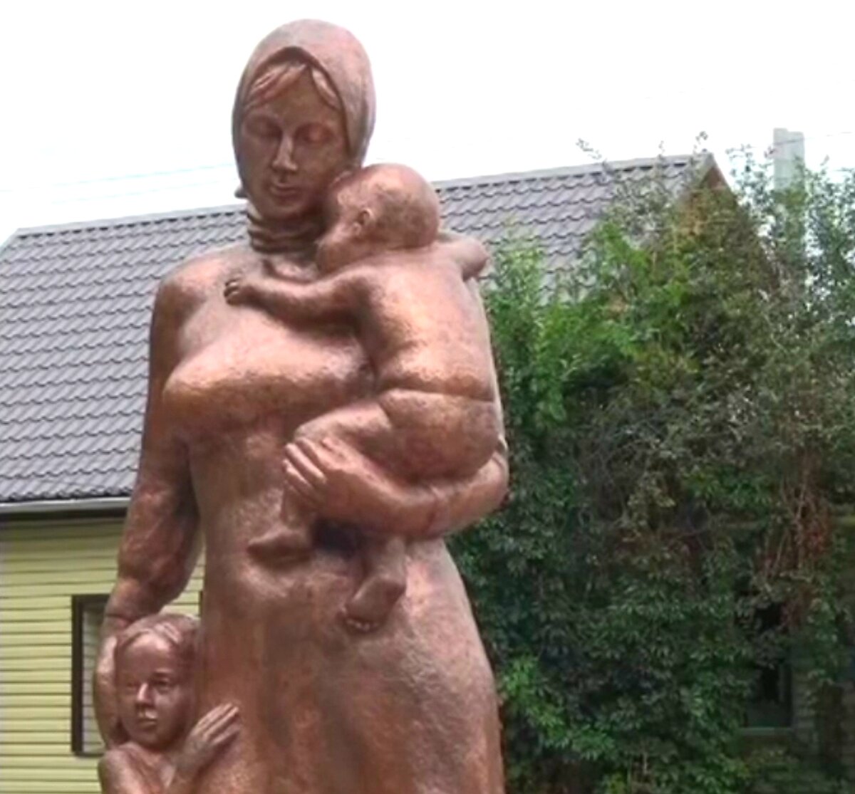 Памятник женщине-матери г. Воронеж