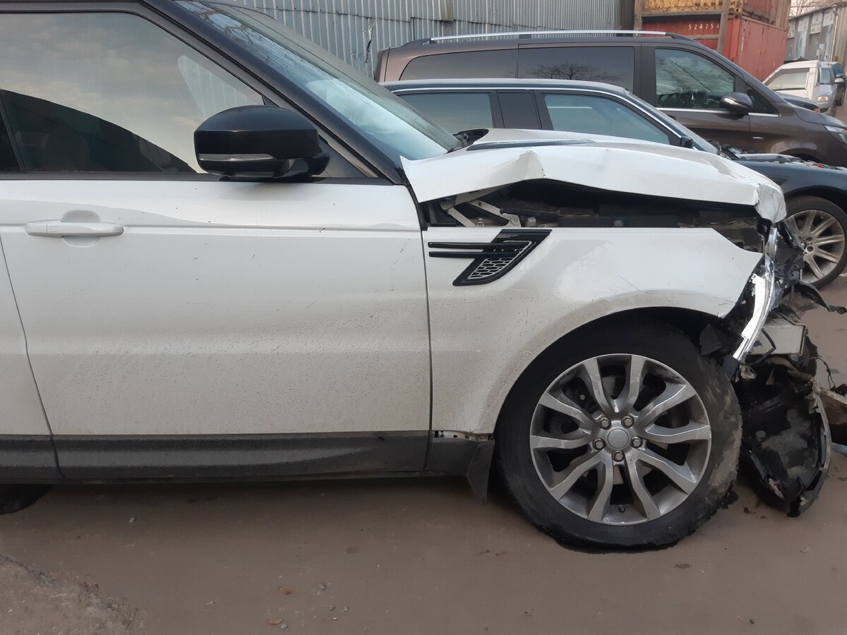 Жесткий лобовой удар Range Rover Sport 
