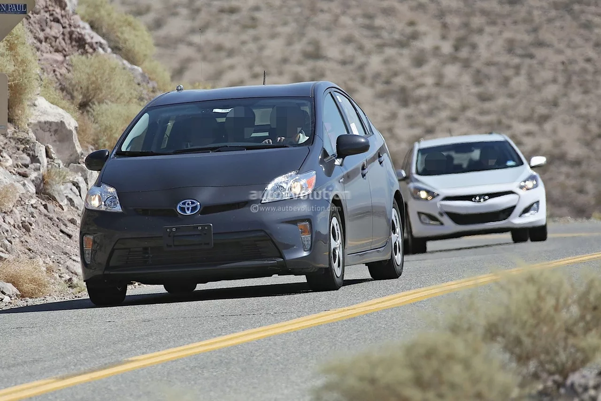 Сравнение тойота. Hyundai Prius. Тойота Хендай Приус. Хендай Приус гибрид. Hyundai Prius 3