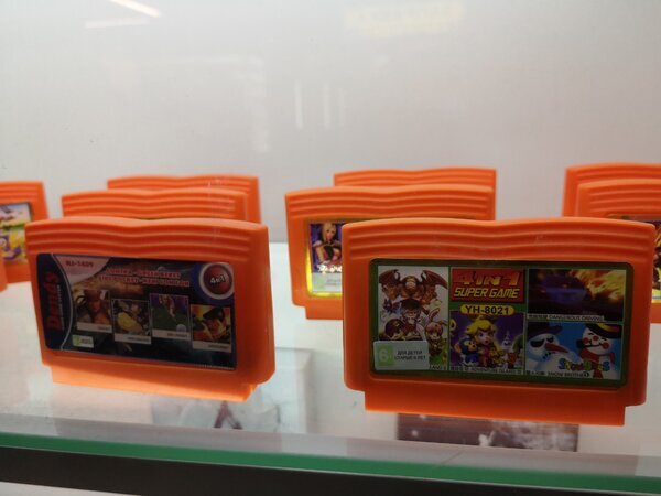 Игры к телевизионным приставкам продают до сих пор