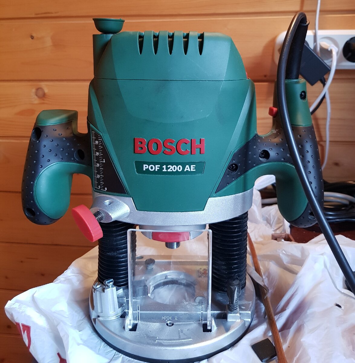 Вертикальный фрезер BOSCH POF 1200 AE 060326A100, 1200 Вт зеленый - купить в инт