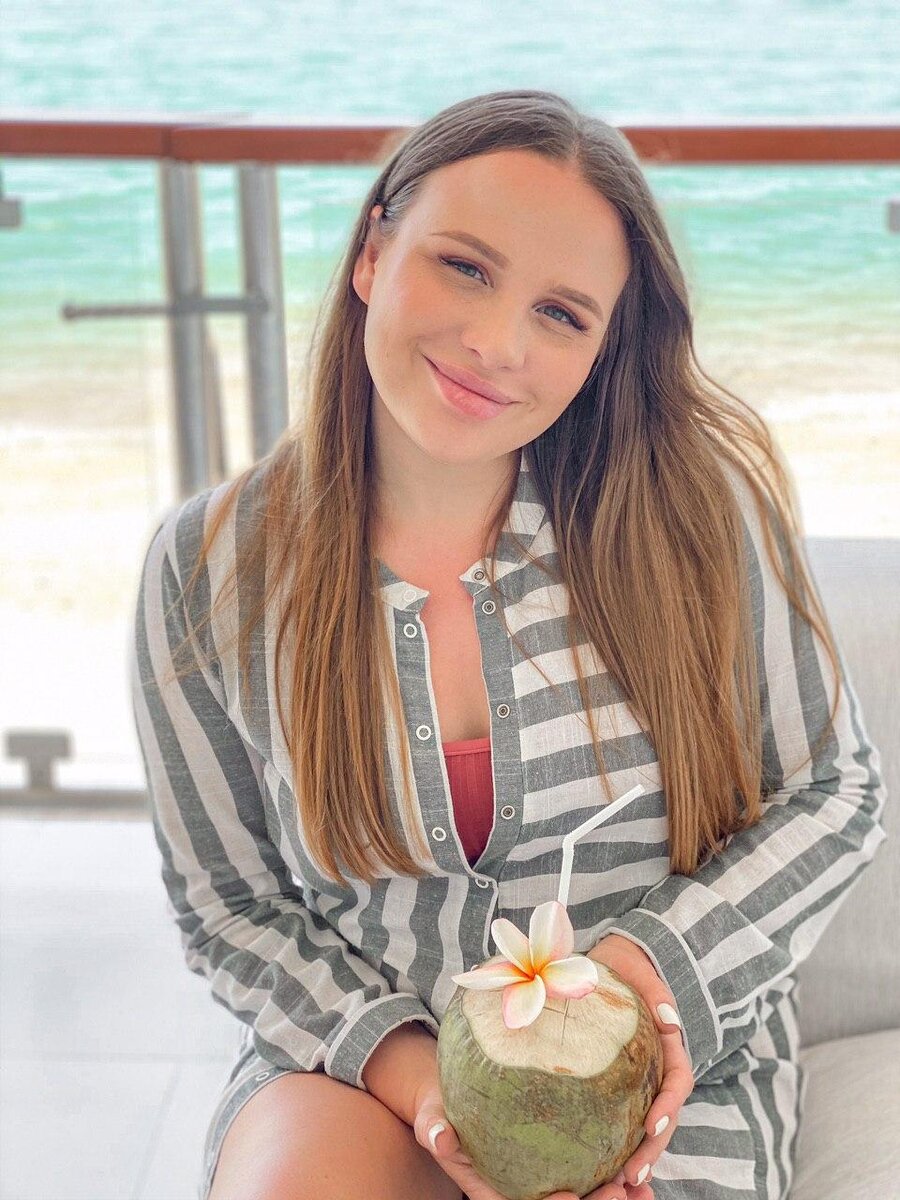 Ника Болзан - автор курса, трижды мама, коуч, эксперт-блогер в сфере материнства, беременности и родов. Первый в РБ создатель уникального онлайн-курса по подготовке к родам «Рожу и останусь девочкой». Спикер крупных тематических мероприятий.