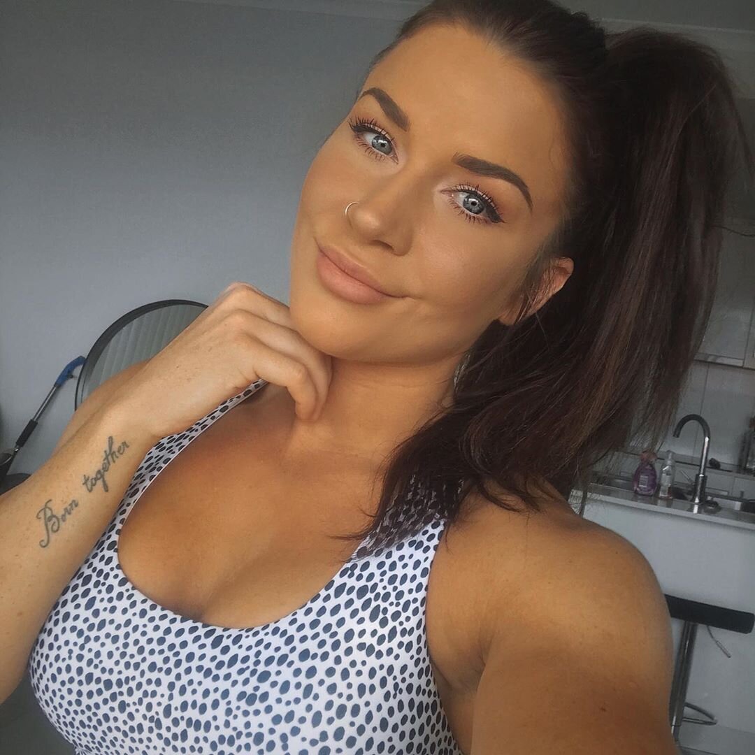 источник https://www.instagram.com/anna.lauren.fit/