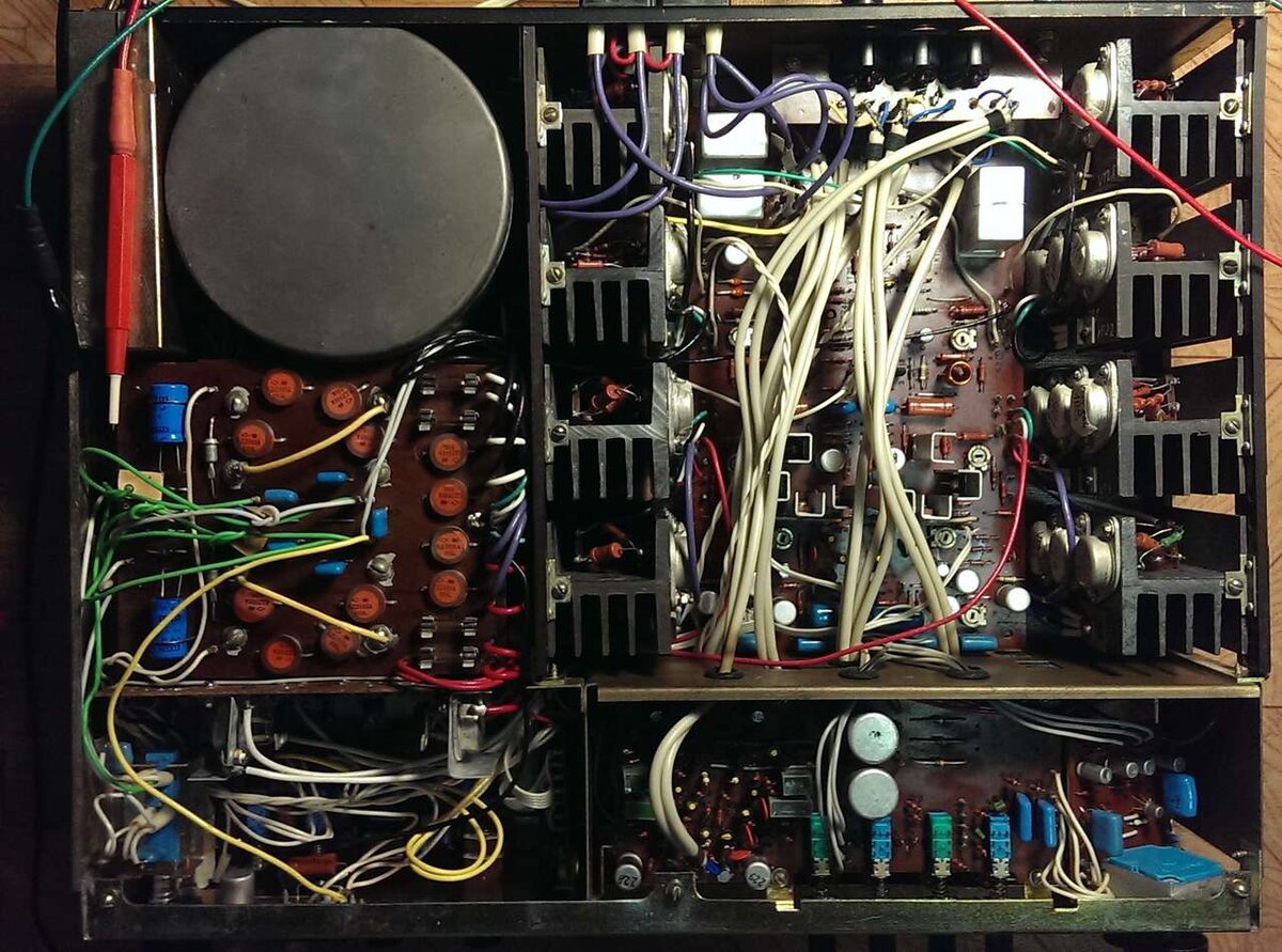 Ну очень плотный монтаж. А про количество диодов в блоке питания вообще молчу...