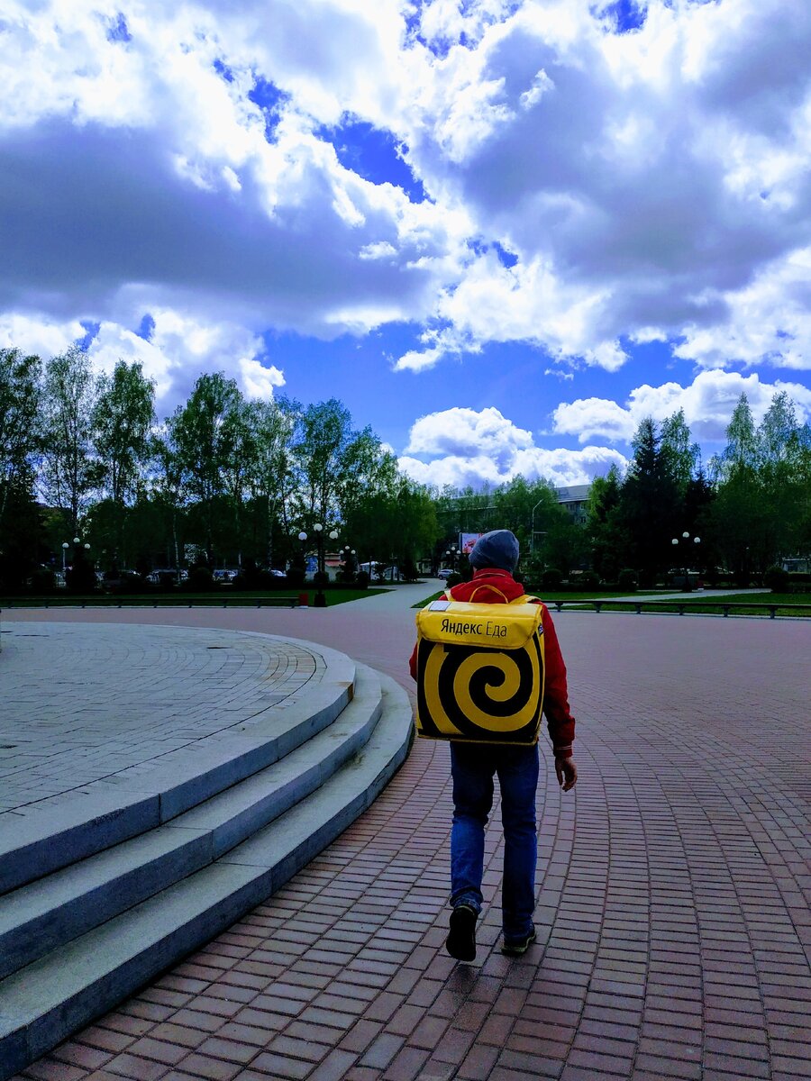 Доставка еды иногда единственный способ заработать деньги.