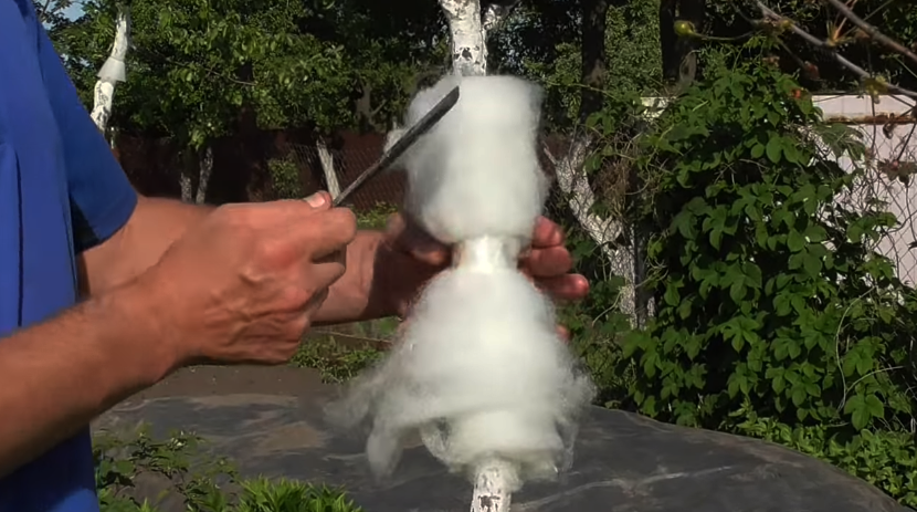 расчесываю синтепон, чтобы был пушистее)