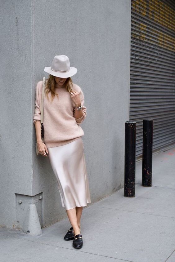 С объёмным свитером