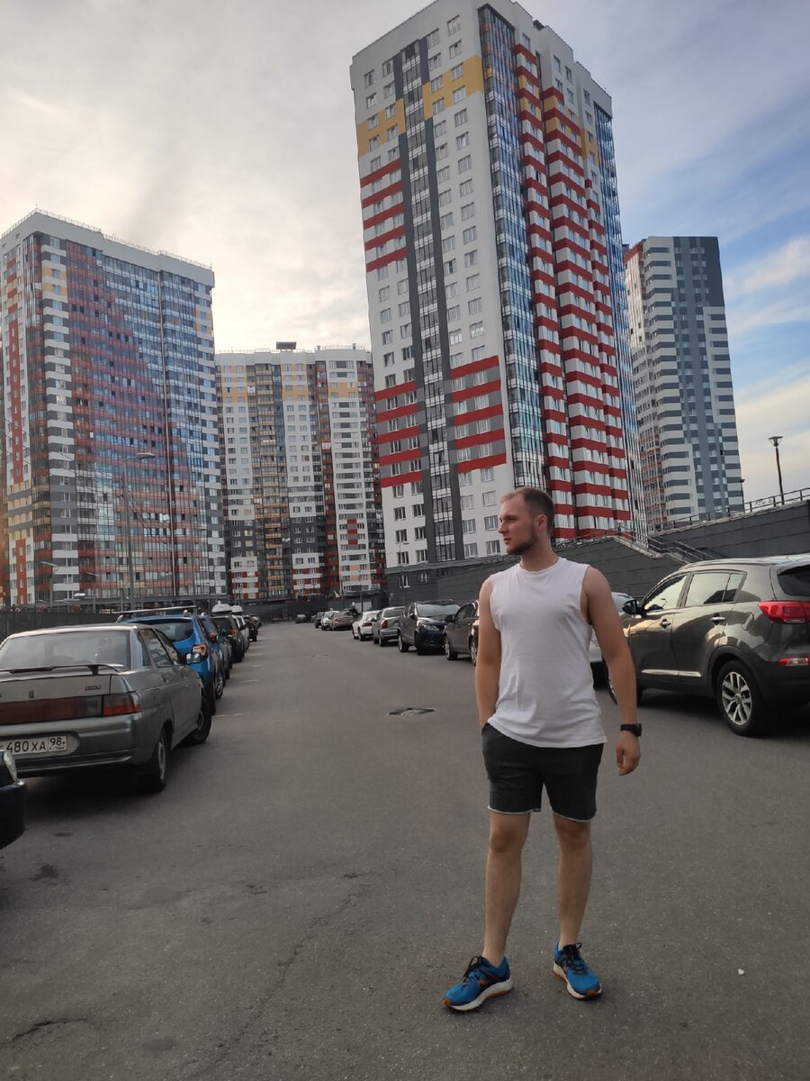 Тут теперь проживаем.