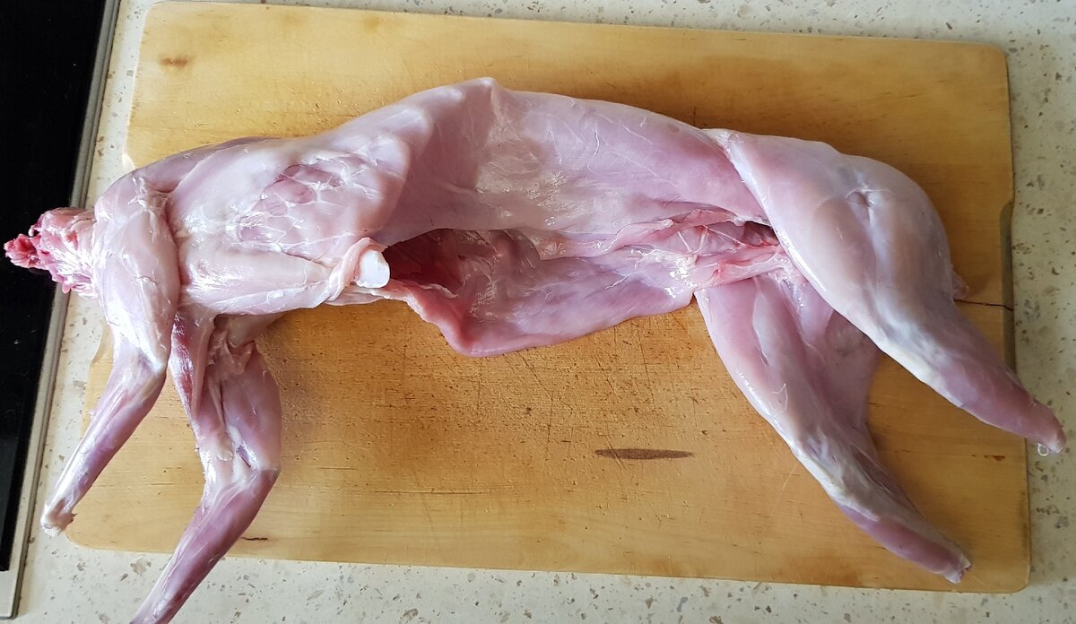 Тушка кролика весом 1400 г