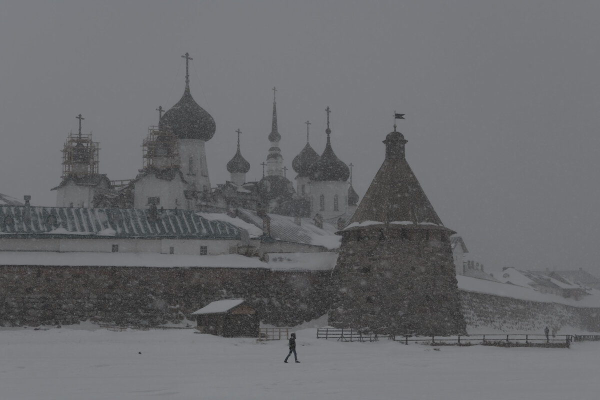 Высоцкий монастырь зима