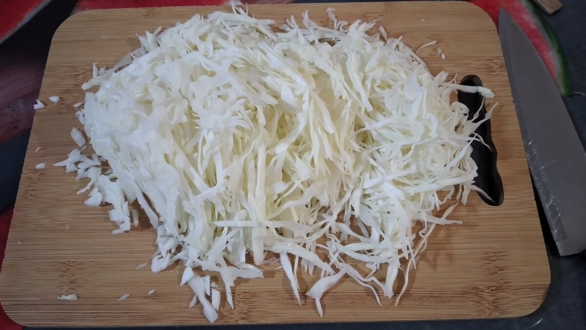 Покрошила тонкой соломкой