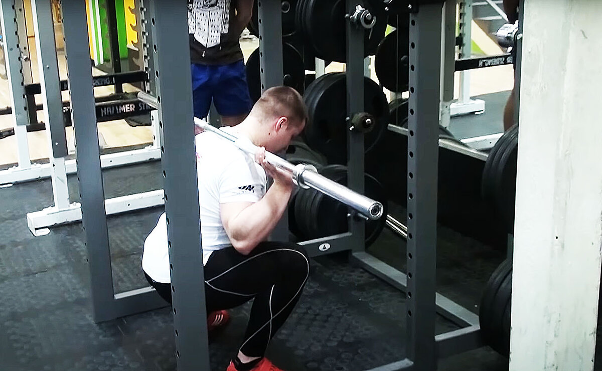 Приседание со штангой