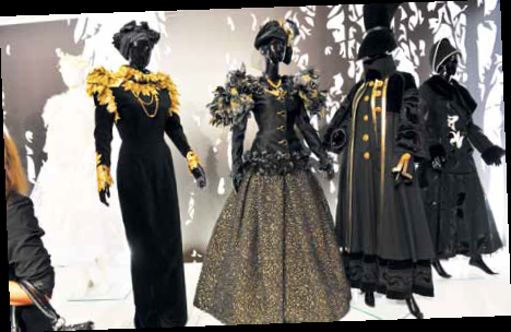 В нарядах от Зайцева даже манекены предельно
женственны. Фото: https://www.pskov.kp.ru/photo/44454/795672/