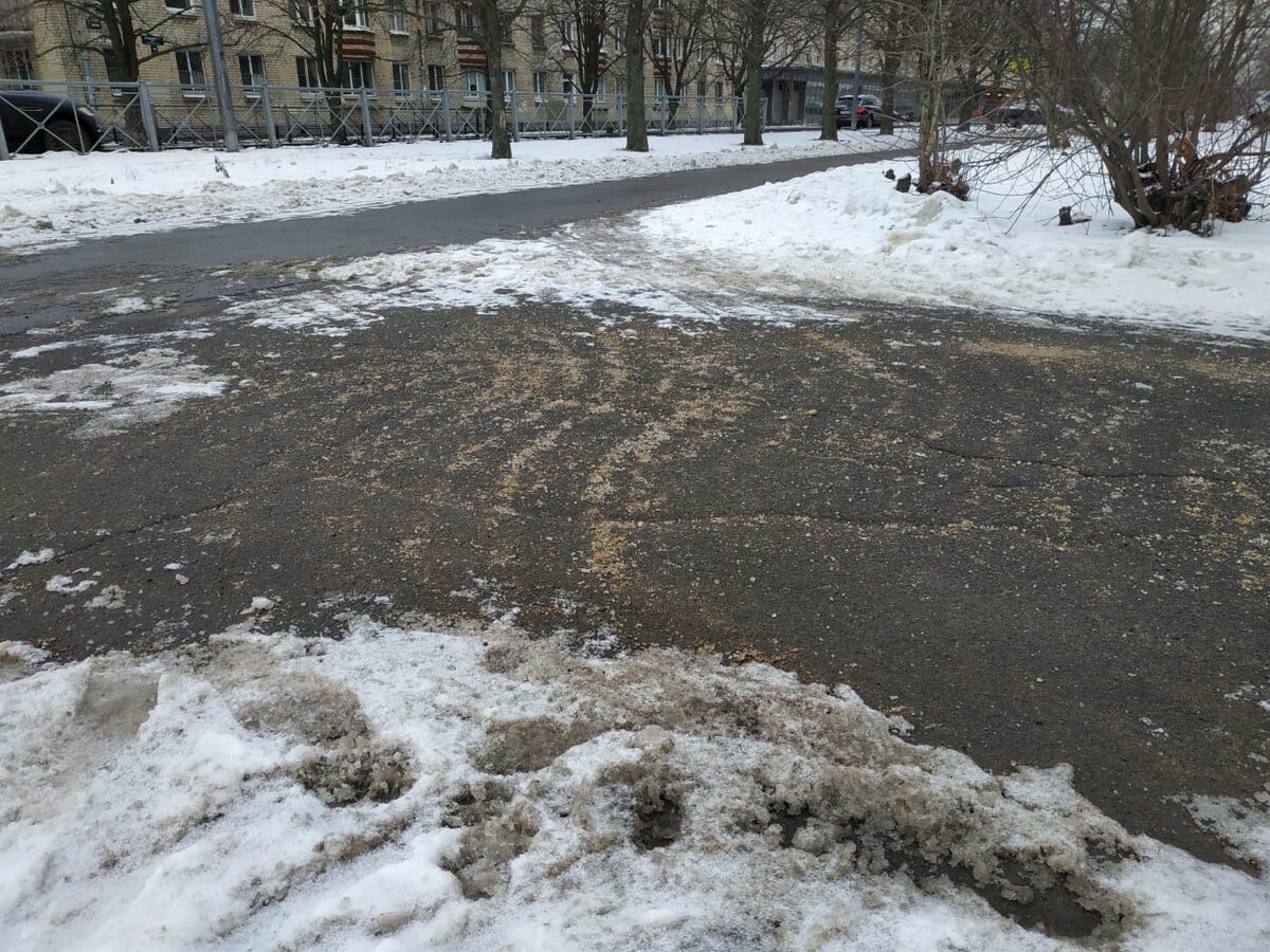 Соль на тротуаре