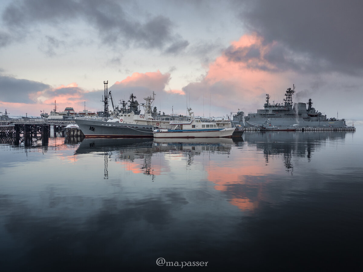 Корабли на причале - причина, почему въезд в Североморск закрыт для посторонних