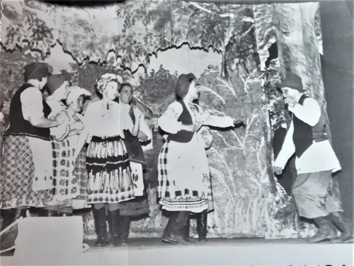 Сцена из спектакля "Свадьба в Малиновке" 60-е годы прошлого века.