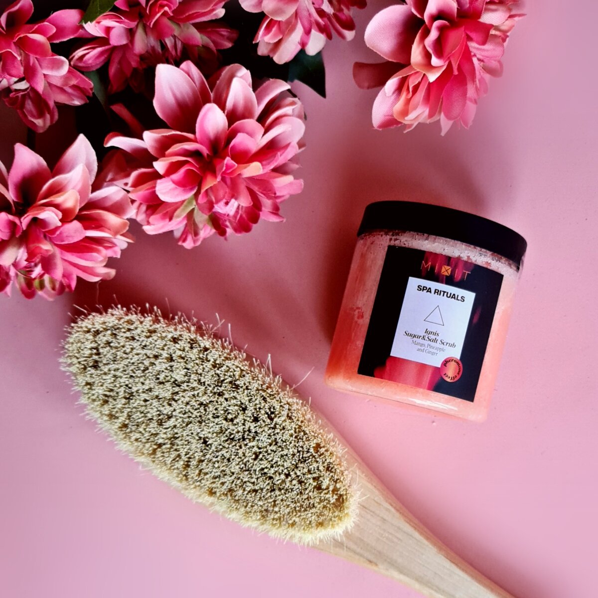 солевой скраб для тела. Цена 895 руб.+ Дренажная щетка. Цена 995 руб.