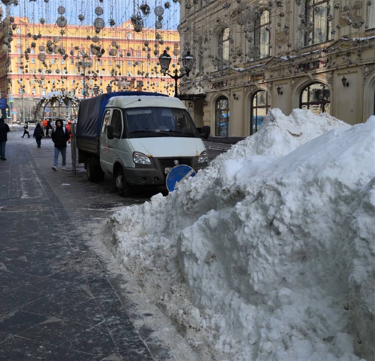 Москва снег