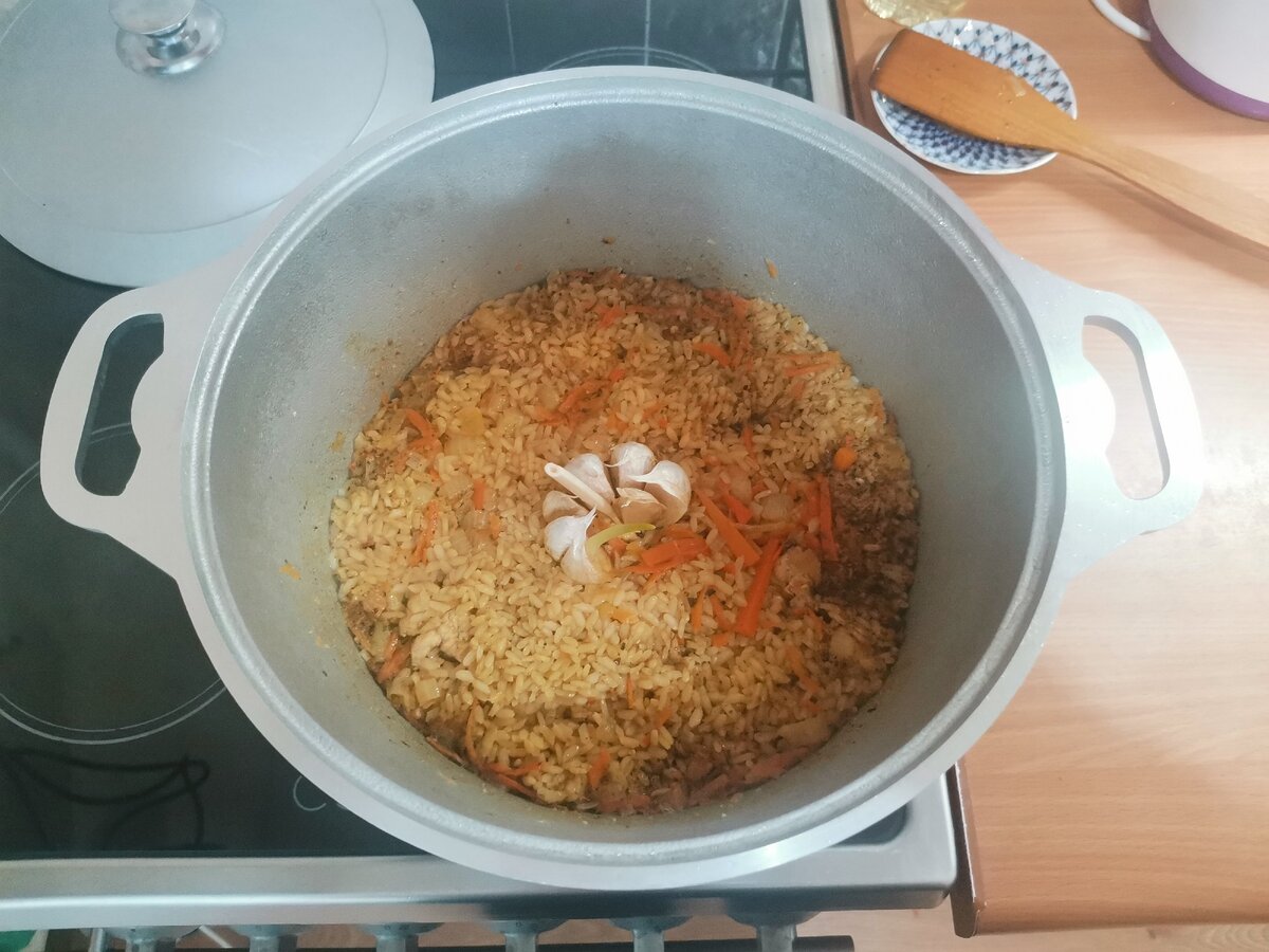 Плов с сердечками куриными в казанке