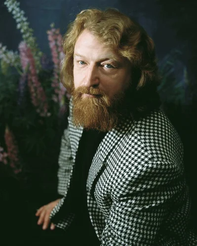 Родился 24 января 1955 г. 