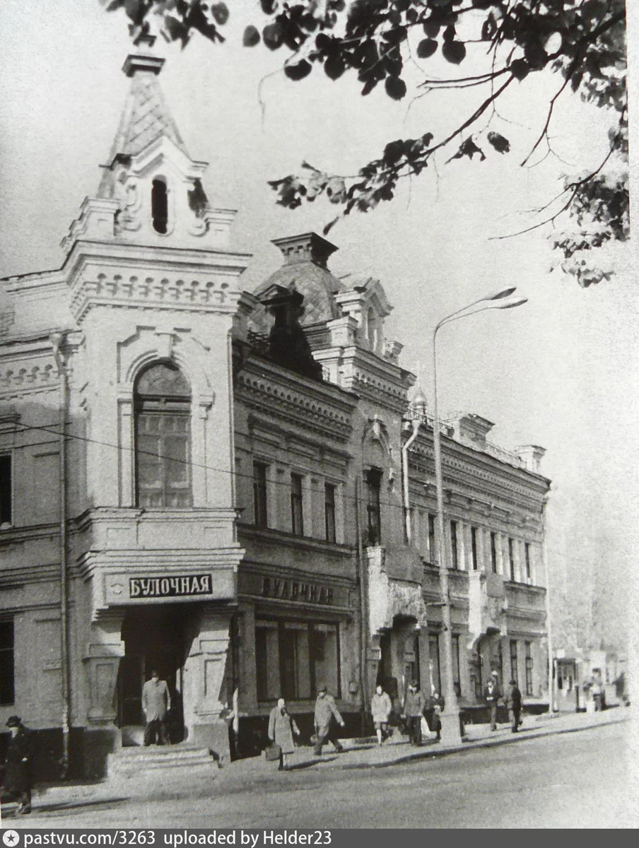 Сокольники. Булочная, около которой снимали сцену из фильма «Место встречи изменить нельзя», 1980 г. Автор: Лукашевич Юрий Степанович.