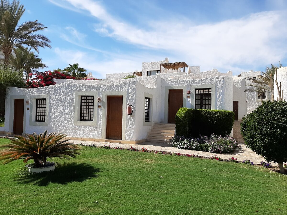 Вид на наш номер (в центре)