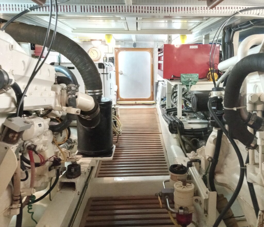 Машинное отделение моторной яхты "DeFever 49"