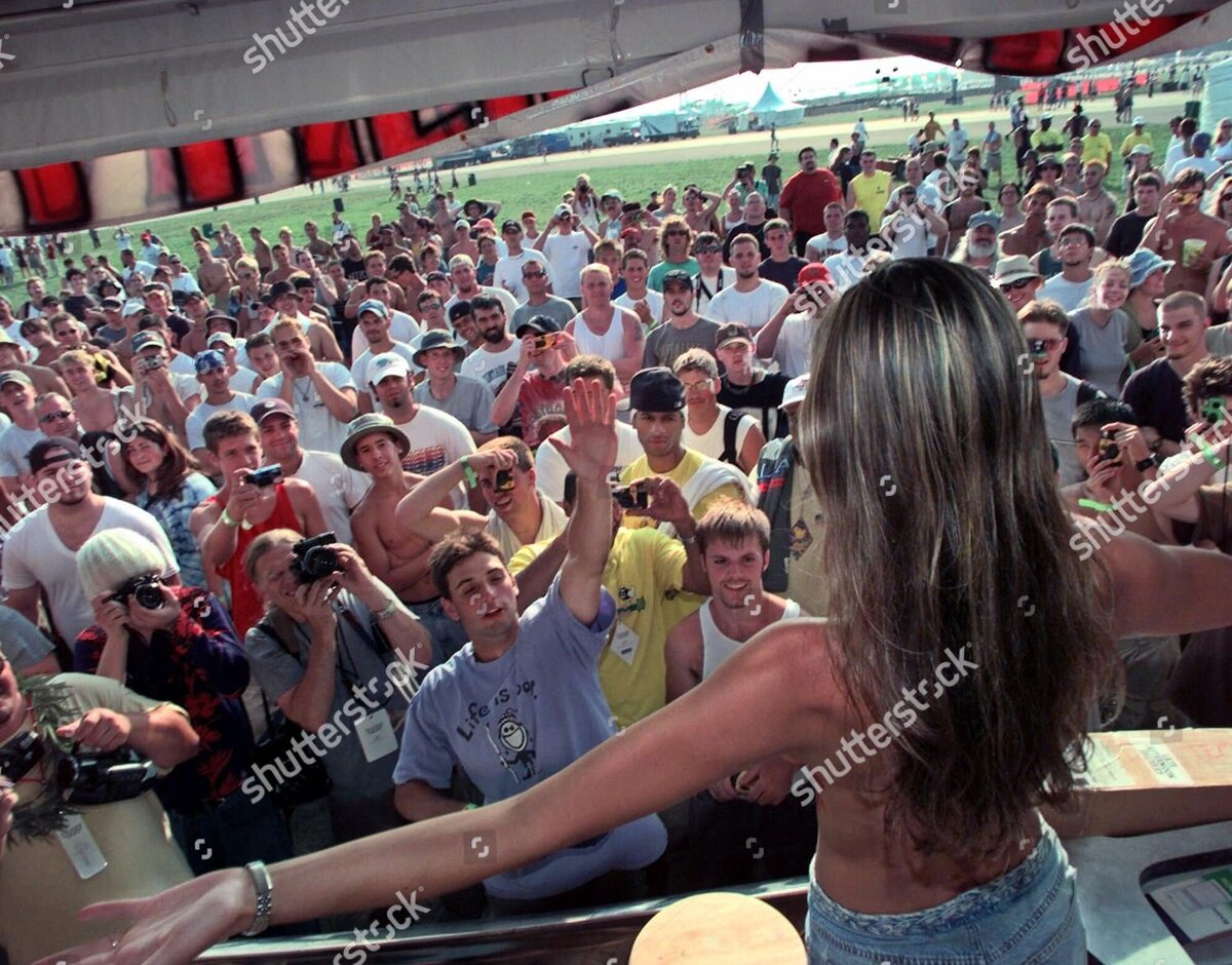 Вудсток 99. Вудсток 1999. Limp Bizkit Woodstock 99. Группы на Вудсток 99.