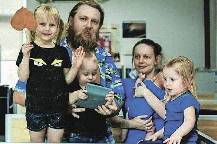 Семья  Тепляковых.  Родители  и  четверо  из  семи  детей. Фото  из  открытых  источников.