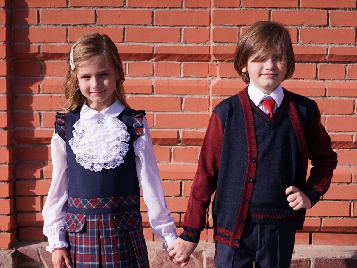 В России появится ГОСТ на школьную форму: что это значит и как теперь одевать детей в школу