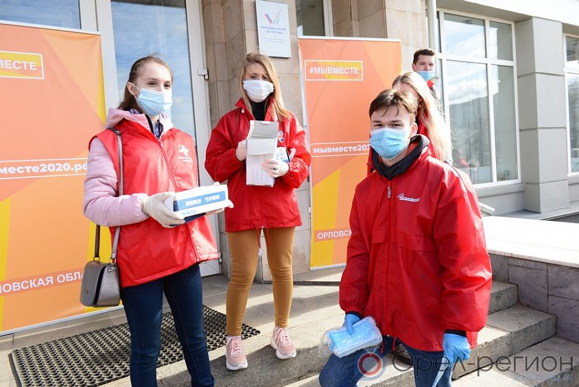 Получают ли волонтеры деньги. Волонтеры мы вместе. Акция мы вместе волонтеры. Волонтерская акция мы вместе. Волонтерский штаб #мывместе.