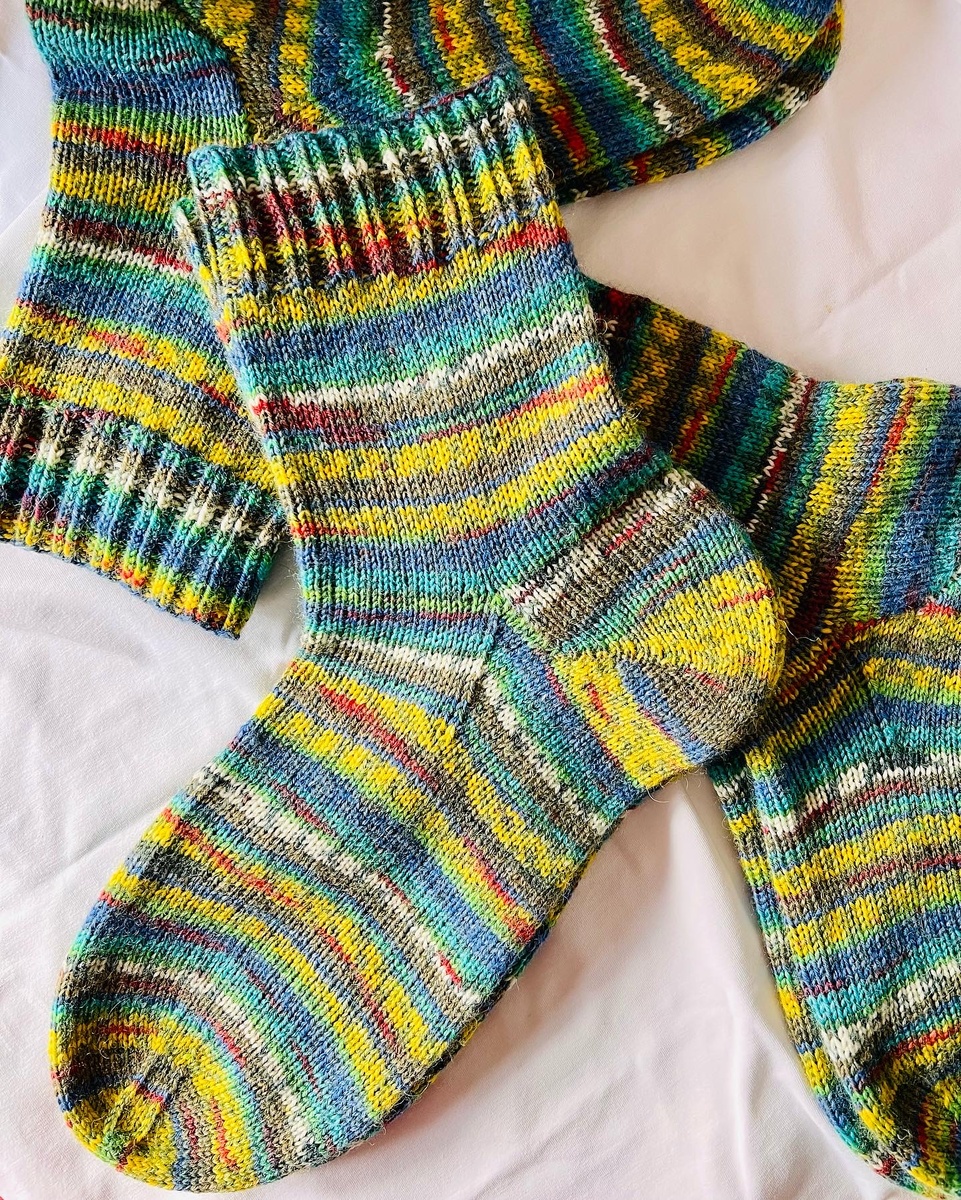 Эти парочки под заказ для большой семьи . Самый большой размер 45. Это не пинетки вязать , скажу я вам!