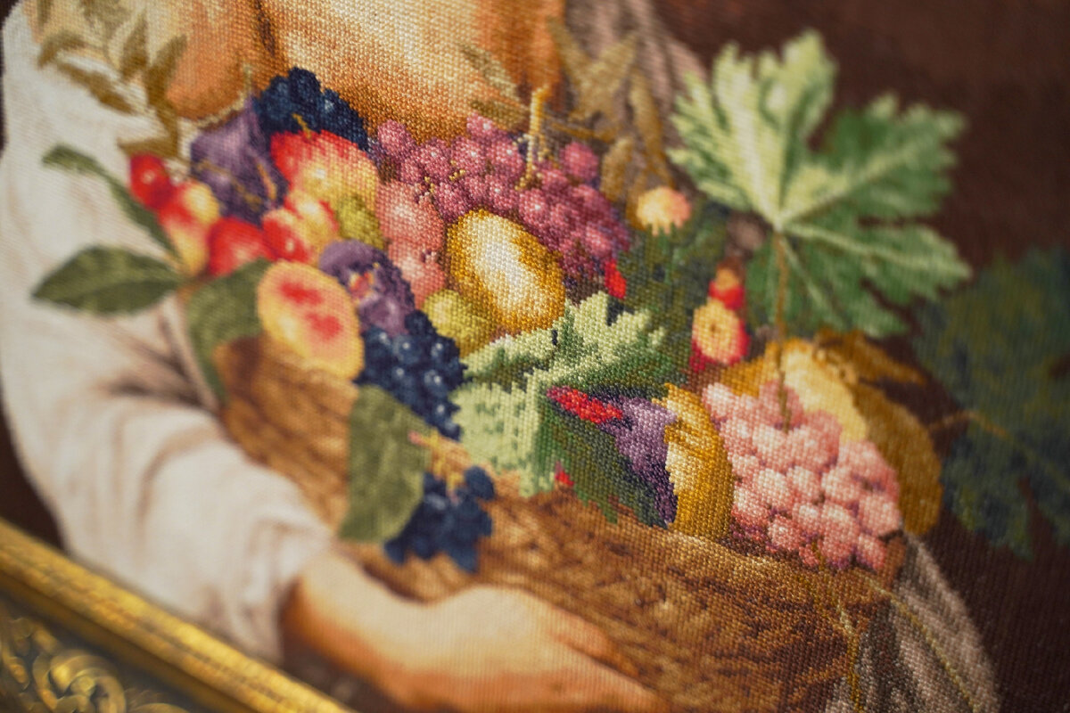 "МК-022 Юноша с корзиной фруктов. 1593"