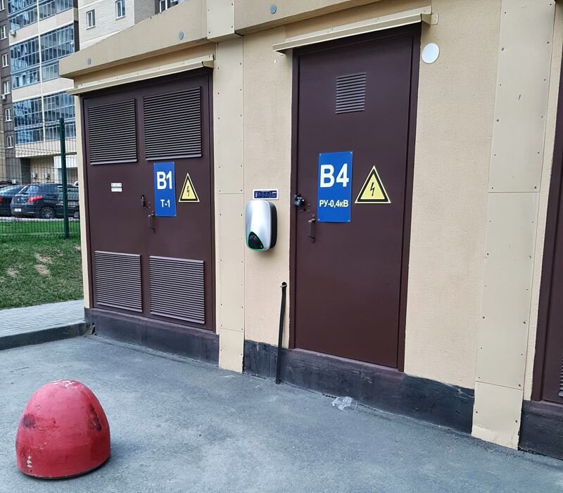 На трансформаторных будках можно встретить вот такие странные девайсы