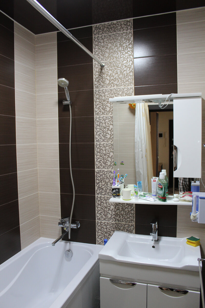 Ванная в первой квартире (стиралка не влезла), листайте вправо