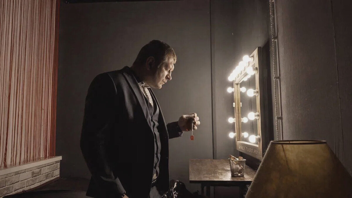 Кадр из фильма "Емельяненко" | valetudo.ru