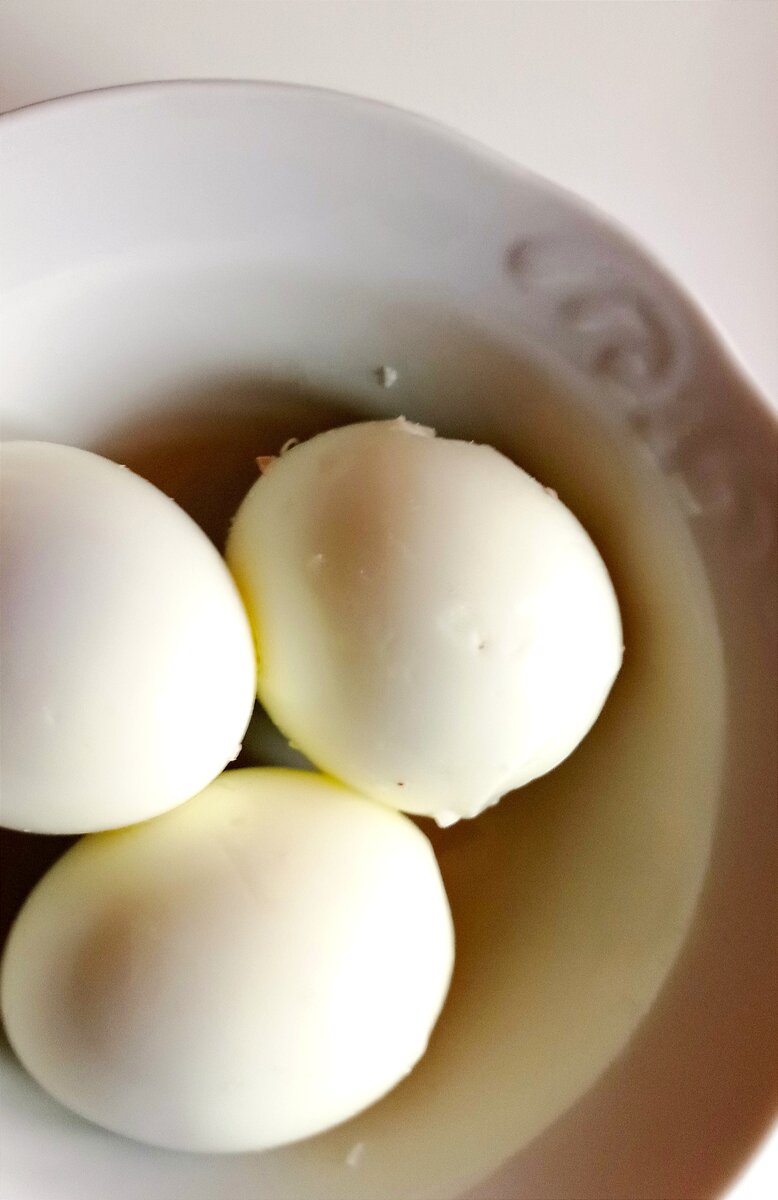 Чистим яйца от скорлупы