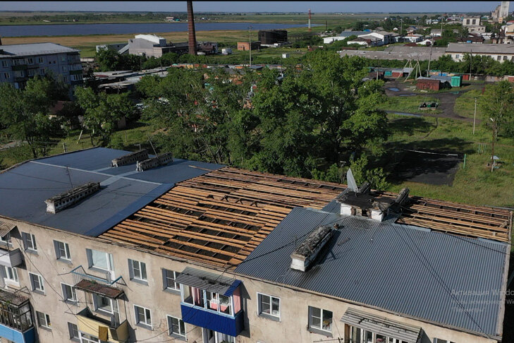    В многоквартирном доме на ул. Новый городок, 72 сорвало крышу. Фото «Маяк Кулунды»