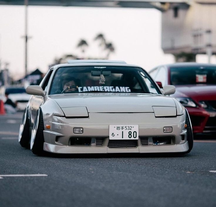 Стенс — стиль автомобильной кастомизации, основанный на автоспорте, в основном на Формуле-1 и Дрифте. Стенс чаще применяется к автомобилям относительно клиренса (дорожного просвета) и заменяет слово drop (в переводе с англ. «падение»), которым обозначается заниженный и упавший на дорожное покрытие автомобиль. Основой стенса являются экстремальные параметры клиренса и угол постановки колес.