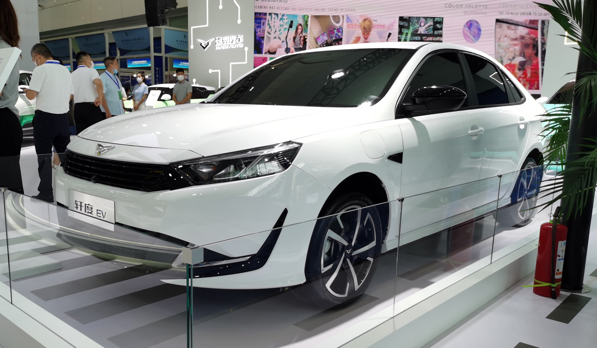 Несмотря на скорый старт продаж, интерьер электроседана Kaiyi Xuandu EV скрыли 