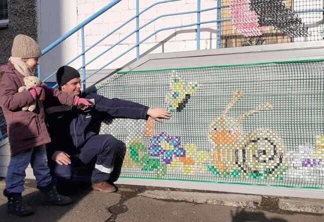 Декоративное панно на площадке 