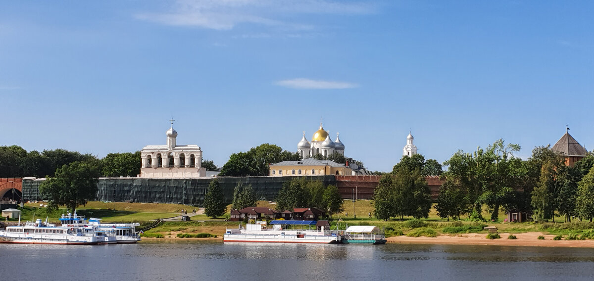 Вид на детинец с торговой стороны