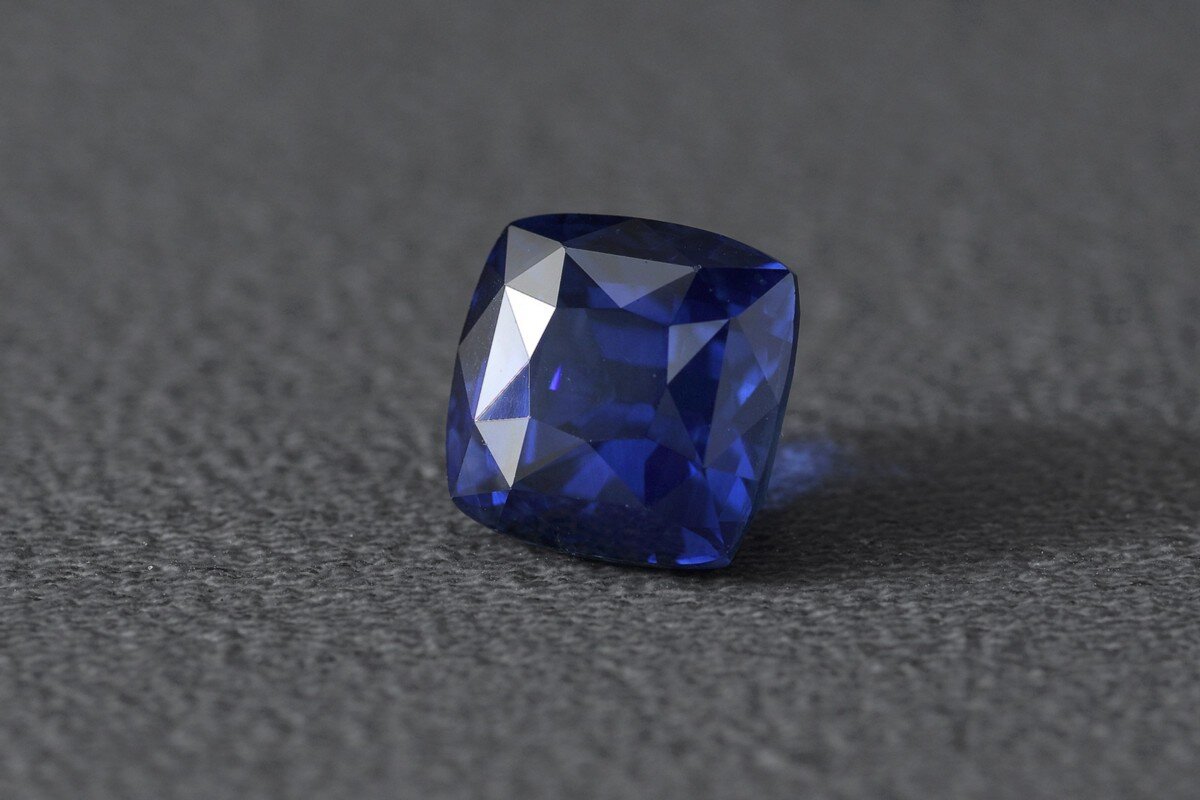 Голубой сапфир камень