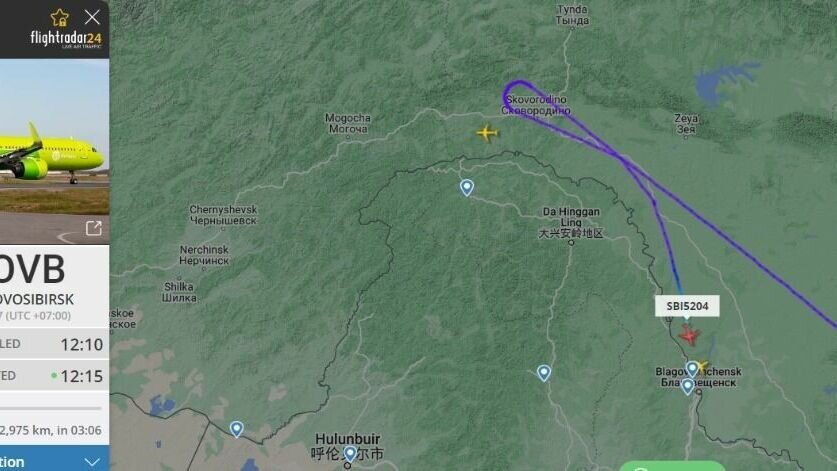 Полет на самолете владивосток. S7-5204 самолет. Самолет Владивосток. Самолет в необычном месте. Аэропорт Благовещенск приземлился.