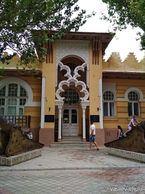 Вход в музей.