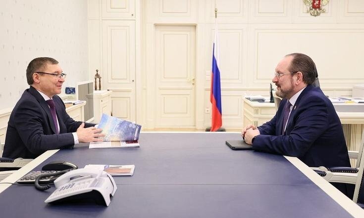    Владимир Якушев обсудил с начальником Главгосэкпертизы знаковые объекты на территории УрФО