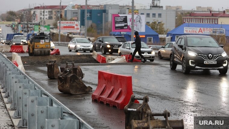    На Некрасовском мосту работает спецтехника (архивное фото)